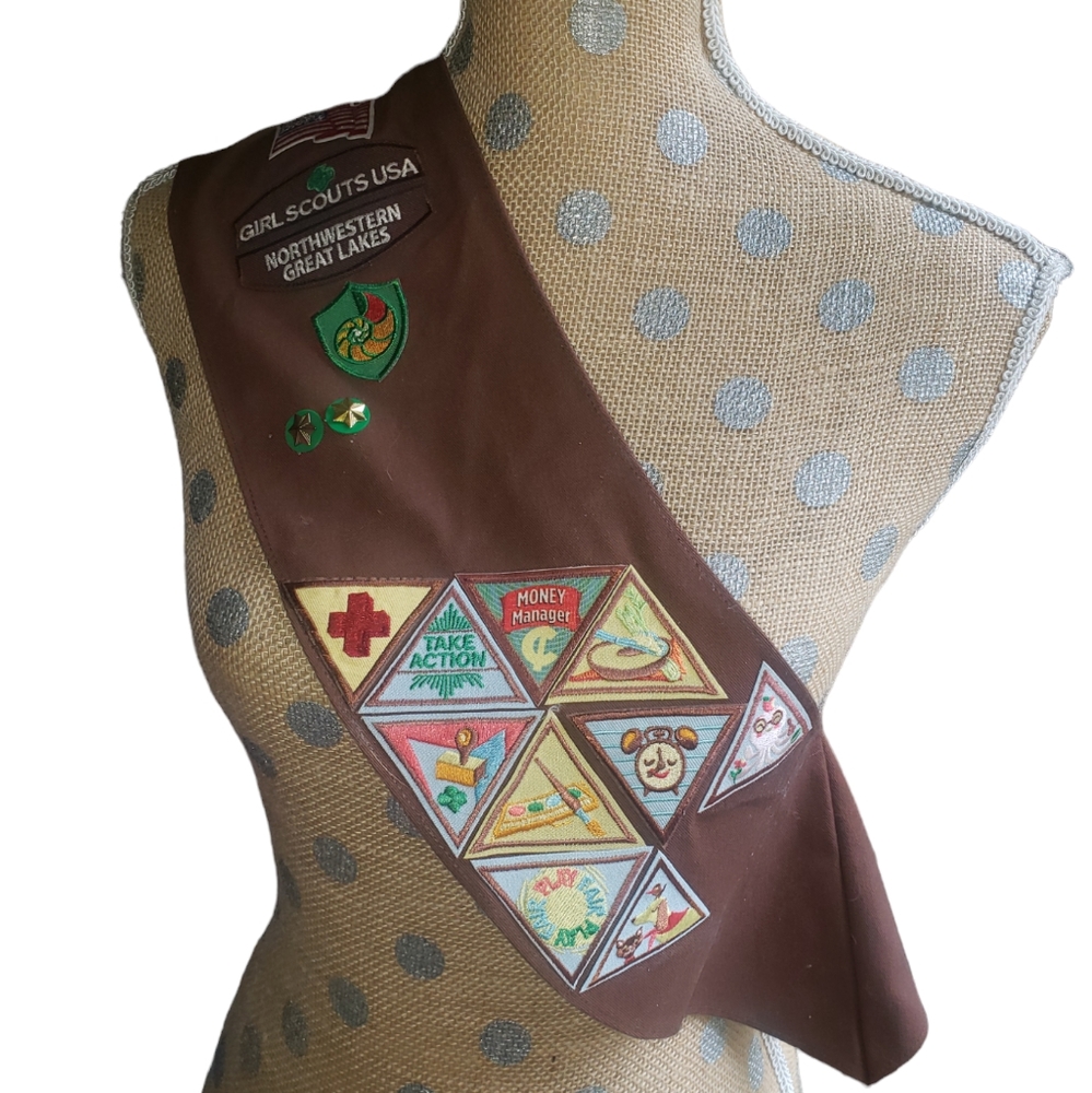 Girl scouts usa brownie sash and badges northwestern great lakes